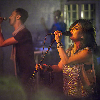 Ein Duo singt auf der Aftershow Party des Filmfest Oldenburg